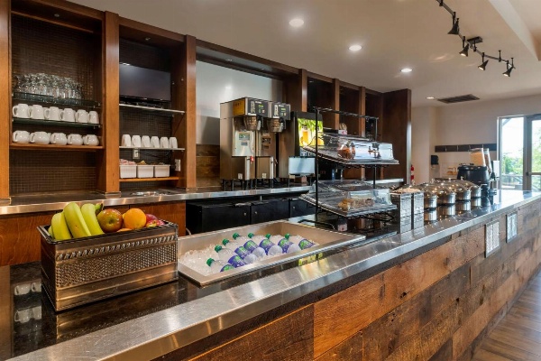 Best Western Plus Chocolate Lake Hotel Main image